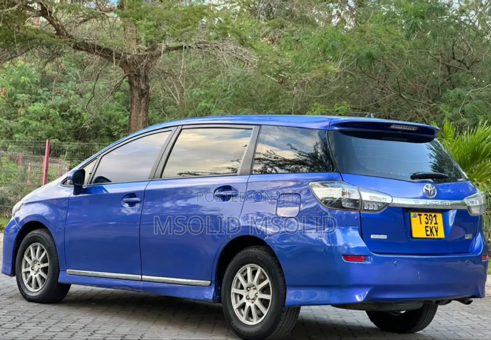 Toyota Wish 2014 Blue