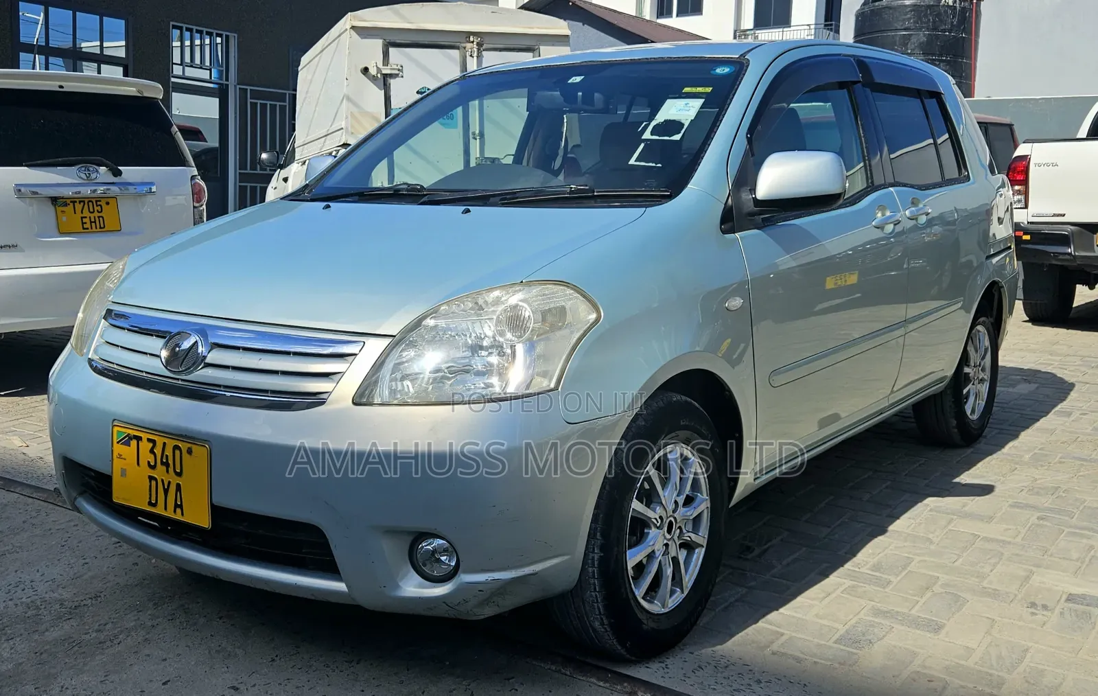 Toyota Raum 2004