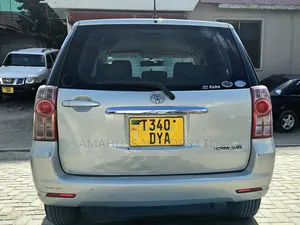 Toyota Raum 2004