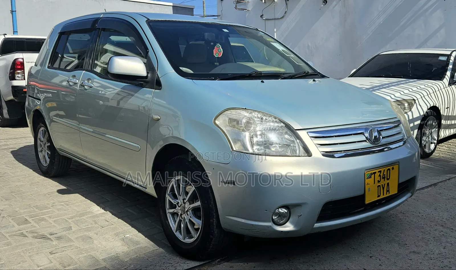Toyota Raum 2004