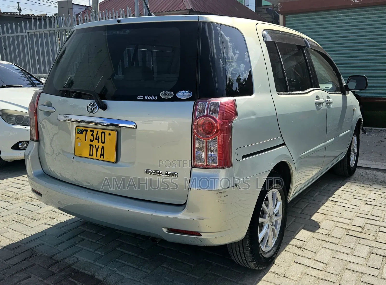 Toyota Raum 2004
