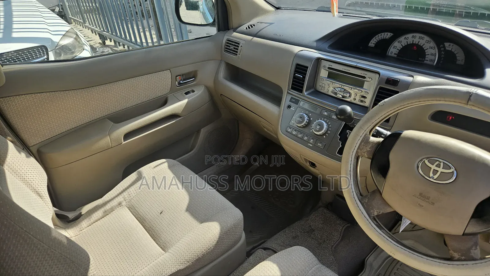 Toyota Raum 2004