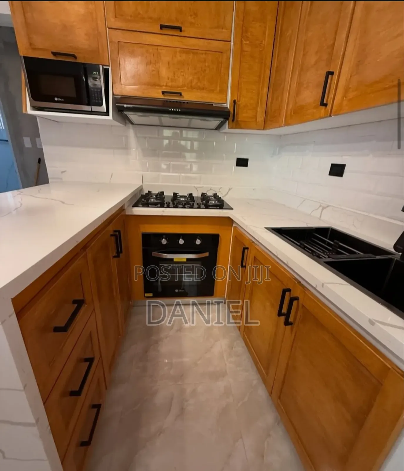 Kitchen Carbinates Installation Multicolored