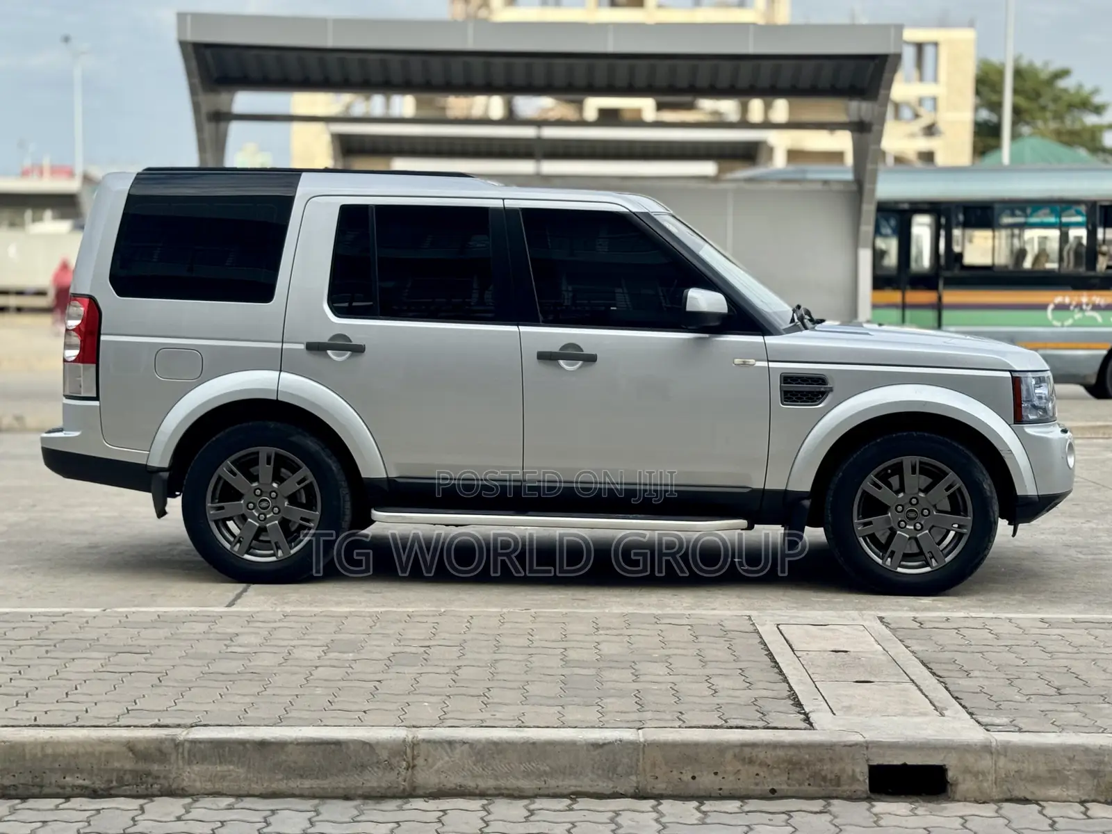 Land Rover Discovery 2011 Silver
