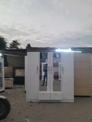 Kabati La Nguo Milango Minne