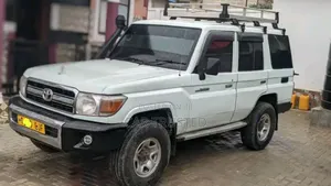 Toyota Land Cruiser 4.0 V6 GX-R 2010 White