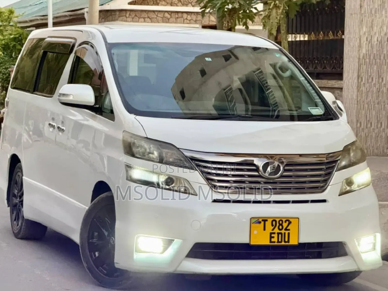 Toyota Vellfire 2009 White
