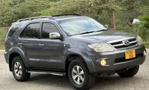 Toyota Fortuner 2006 Gray