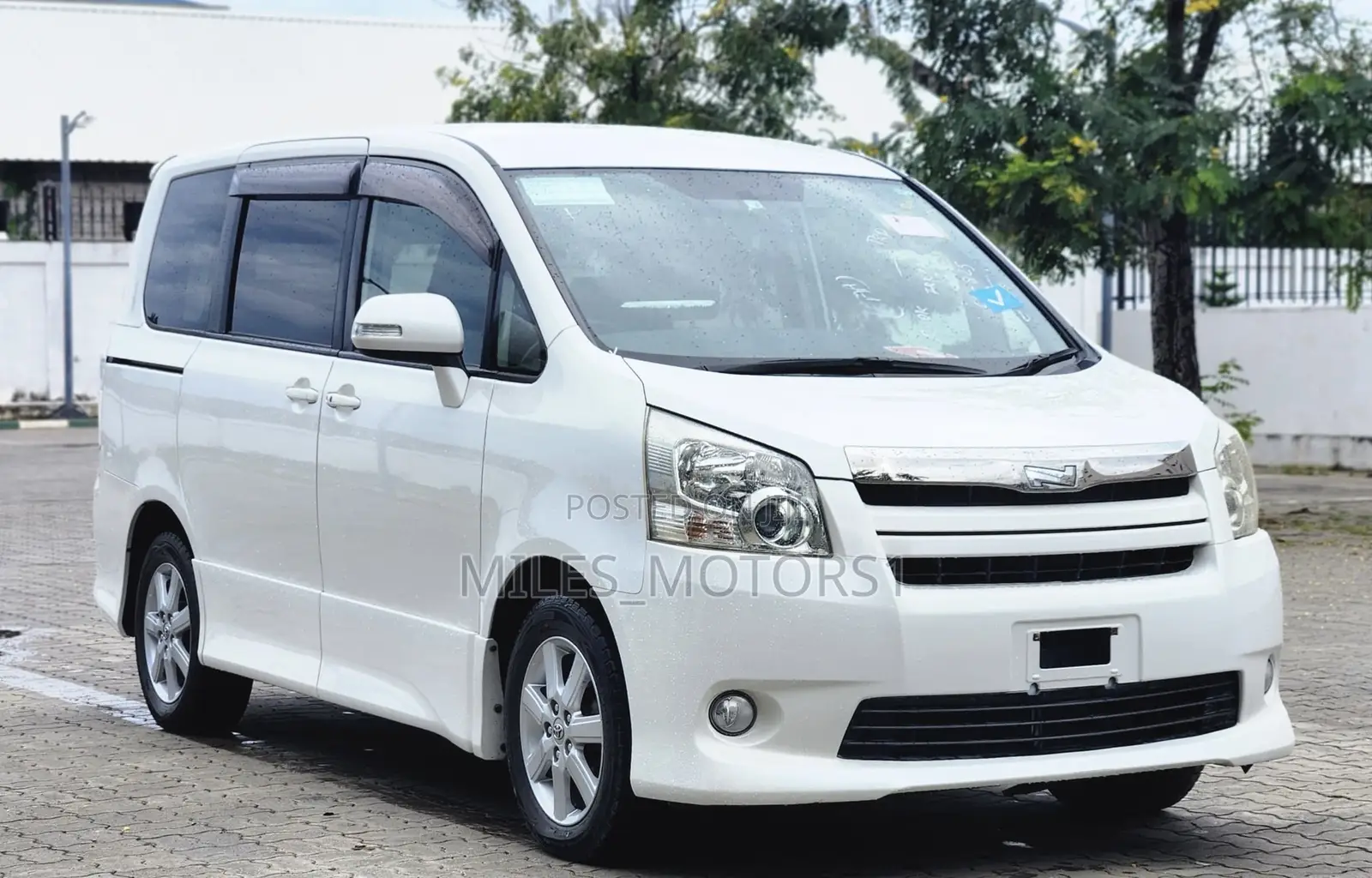 Toyota Noah 2008 White