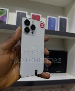Photo - Apple iPhone 13 Pro 128 GB Silver