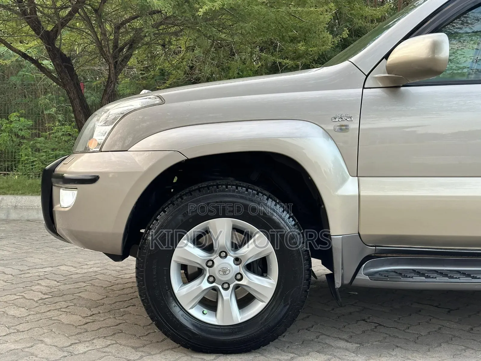 Toyota Land Cruiser Prado 2005 Gold