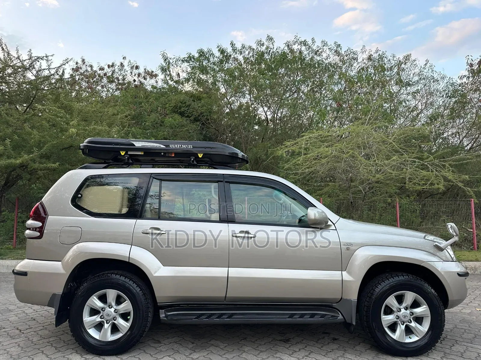 Toyota Land Cruiser Prado 2005 Gold