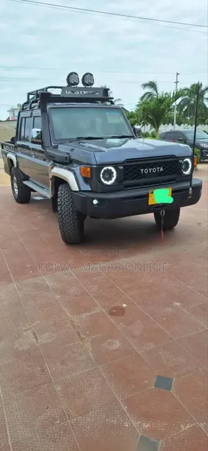 Toyota Land Cruiser 2017 Gray