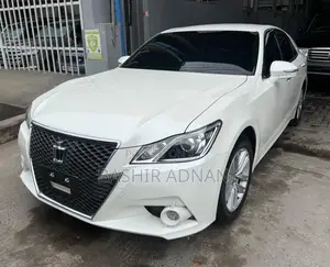 Photo - Toyota Crown 2015 White