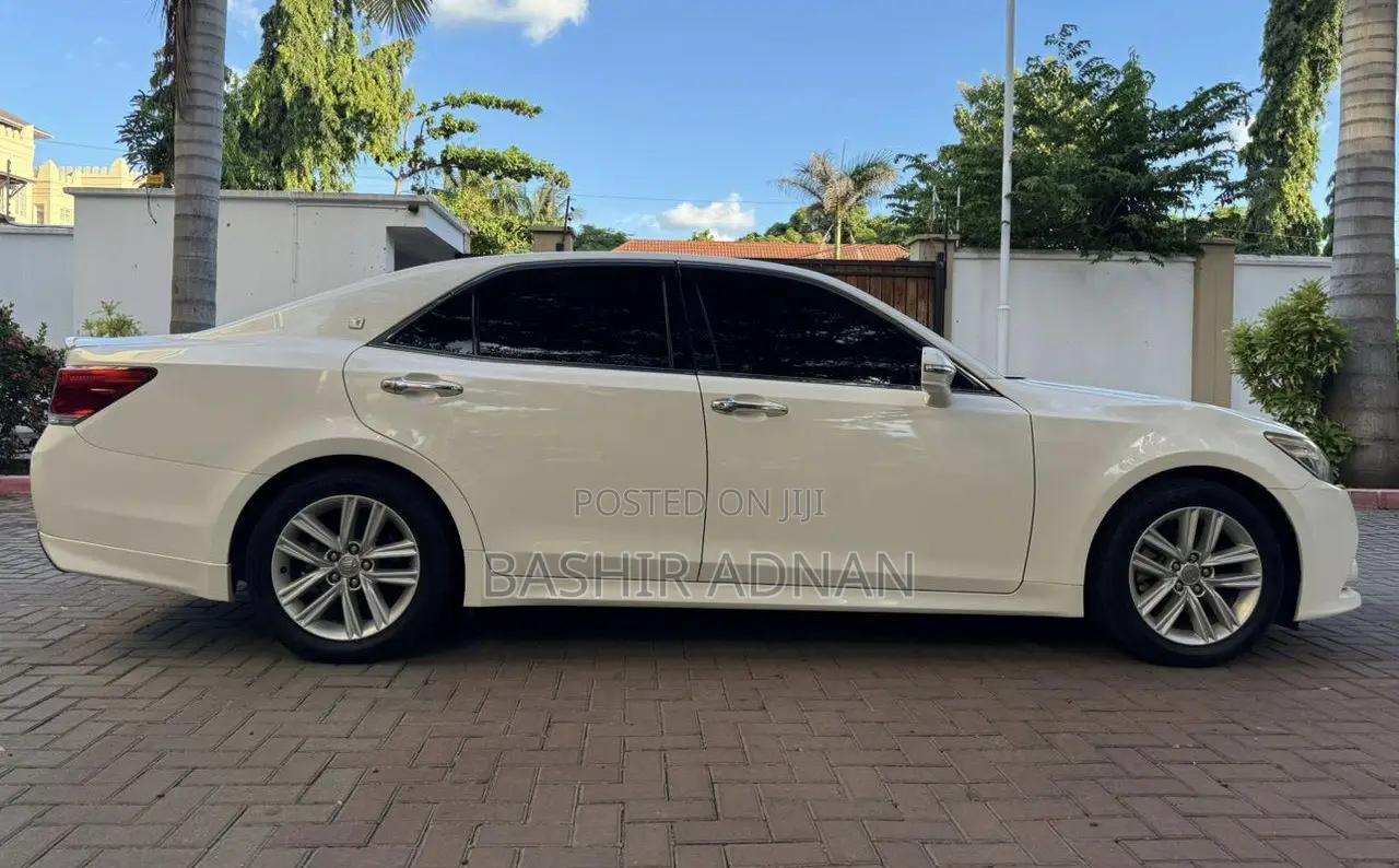 Toyota Crown 2015 White