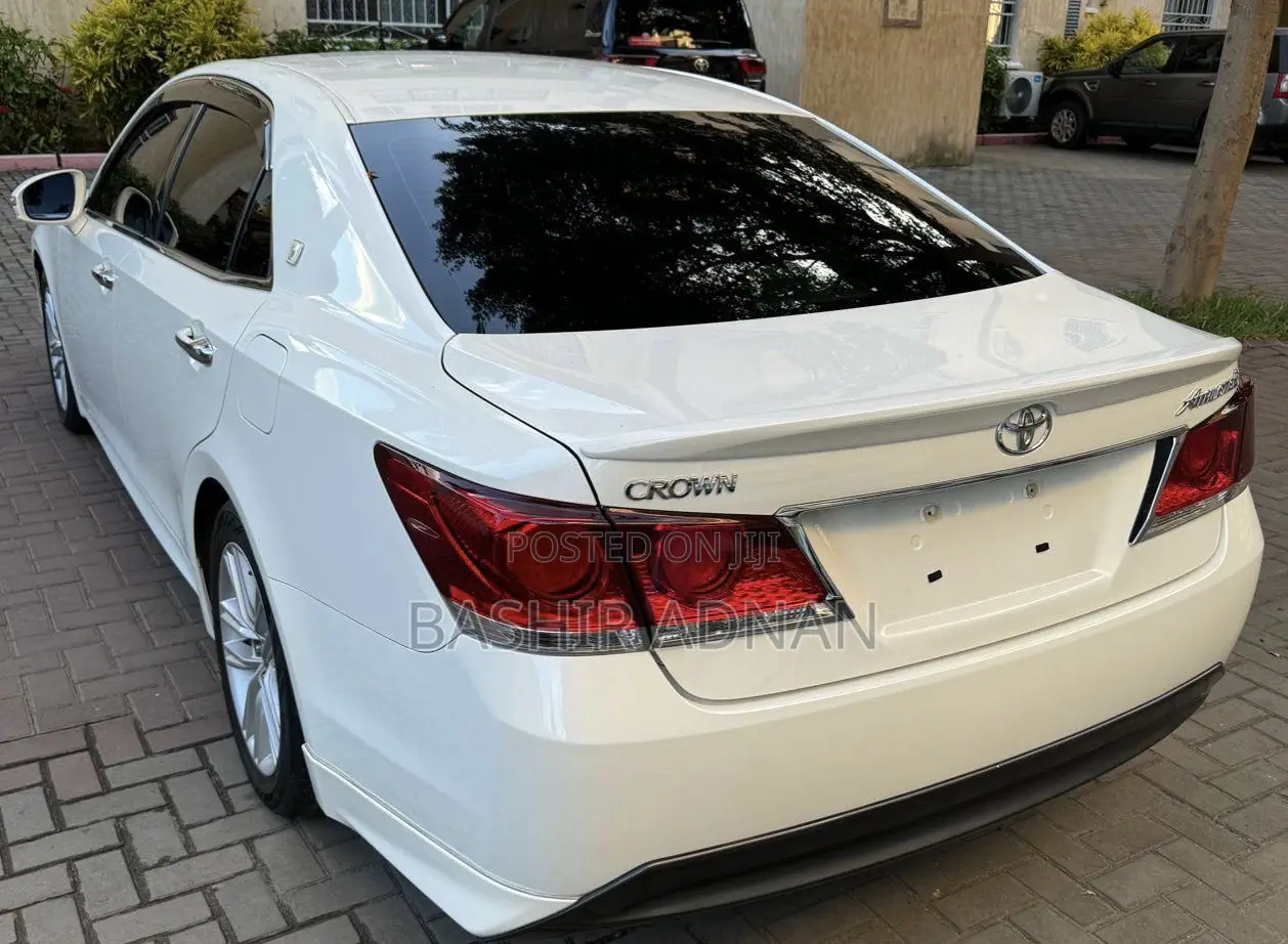 Toyota Crown 2015 White