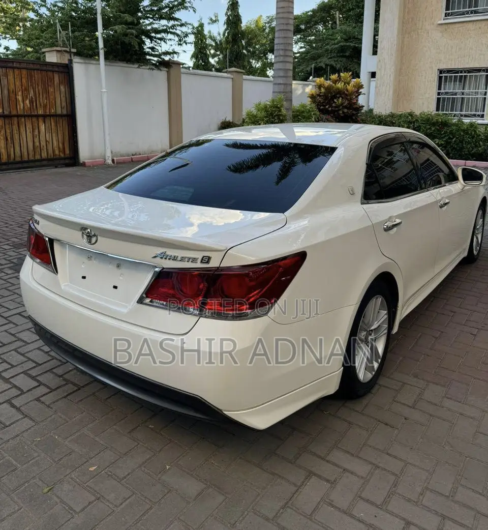 Toyota Crown 2015 White