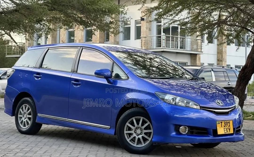 Toyota Wish 2014 Blue