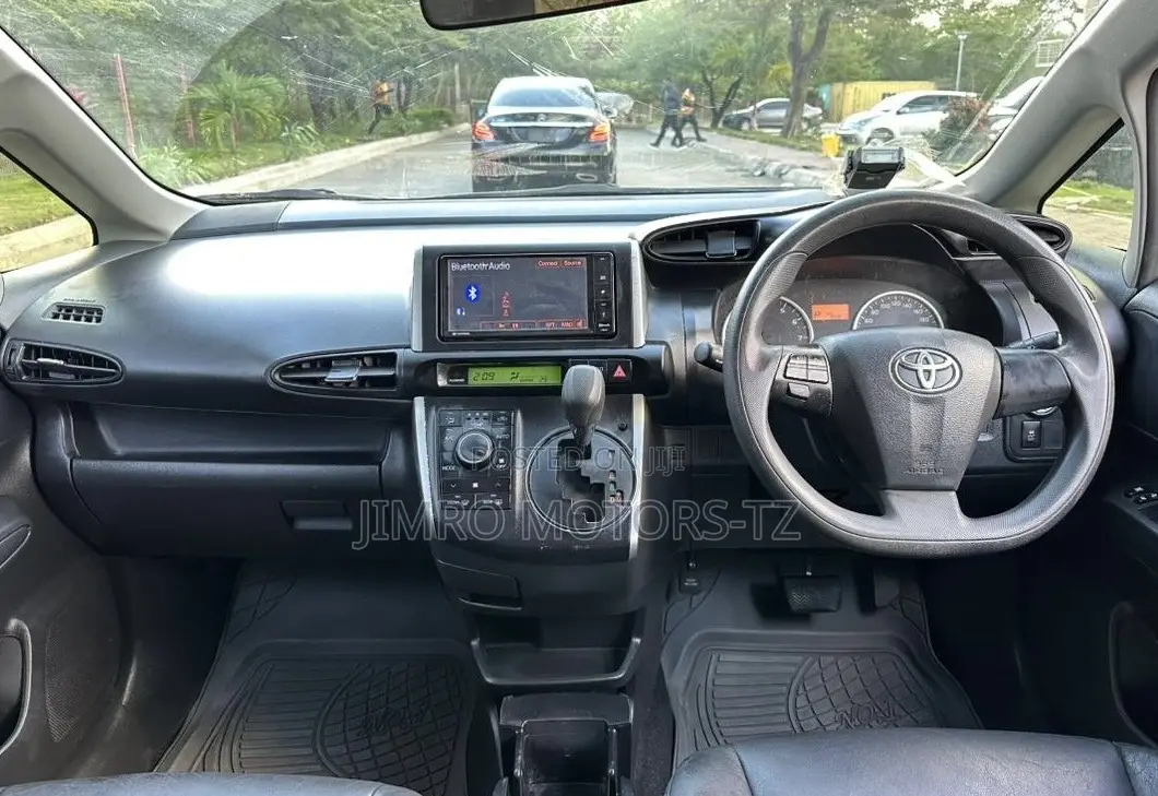 Toyota Wish 2014 Blue