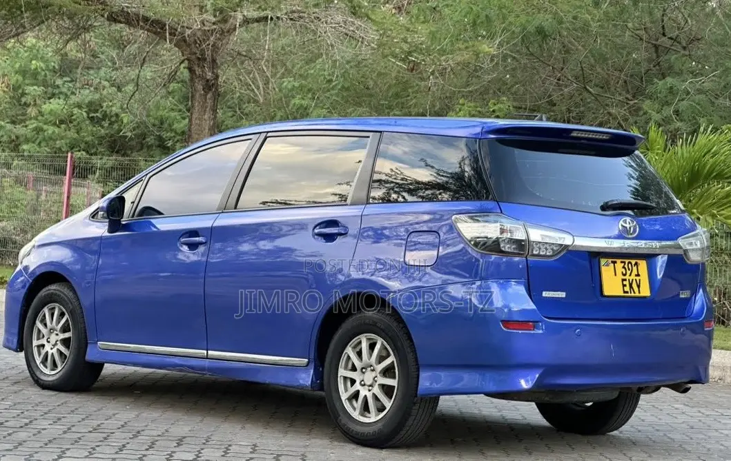 Toyota Wish 2014 Blue