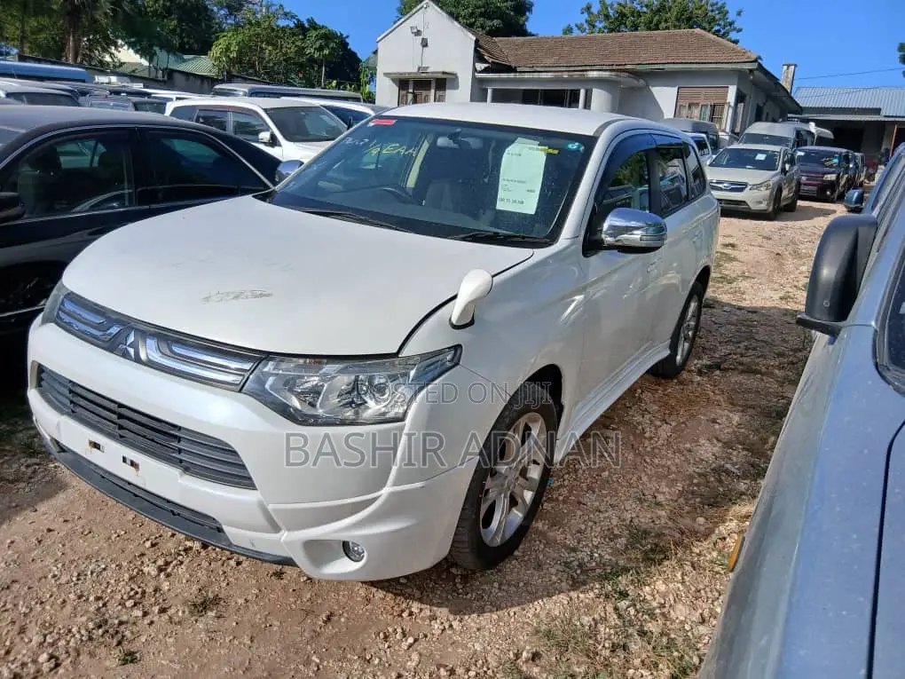 Mitsubishi Outlander 2013 White