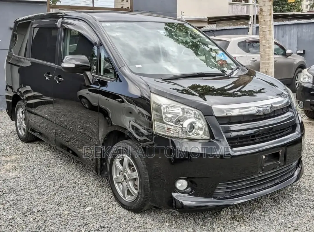Toyota Noah 2.0 143hp AWD (8 Seater) 2008 Black
