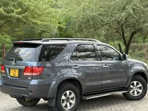 Toyota Fortuner 2006 Gray