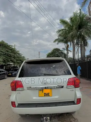 Toyota Land Cruiser 2012 White