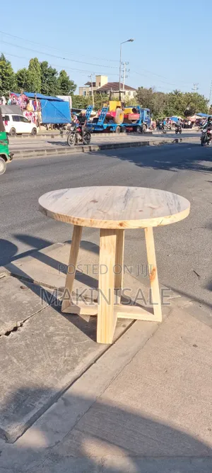 Round Table Nzuri Pine Wood