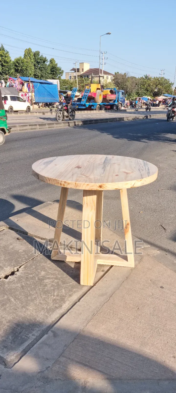 Round Table Nzuri Pine Wood