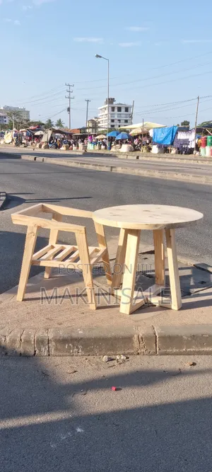 Round Table Nzuri Pine Wood