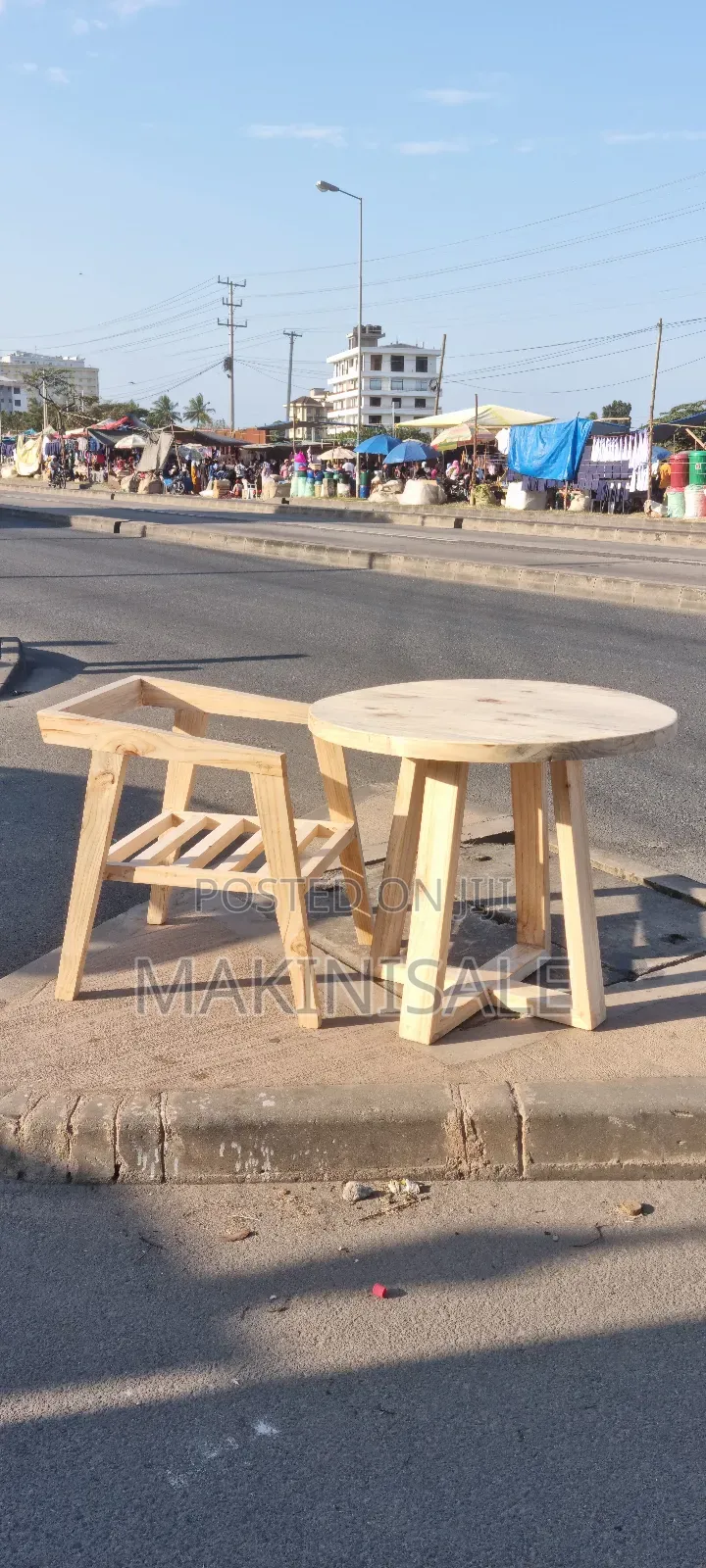 Round Table Nzuri Pine Wood