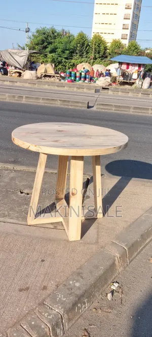 Round Table Nzuri Pine Wood