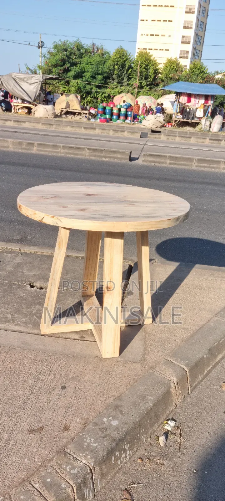 Round Table Nzuri Pine Wood