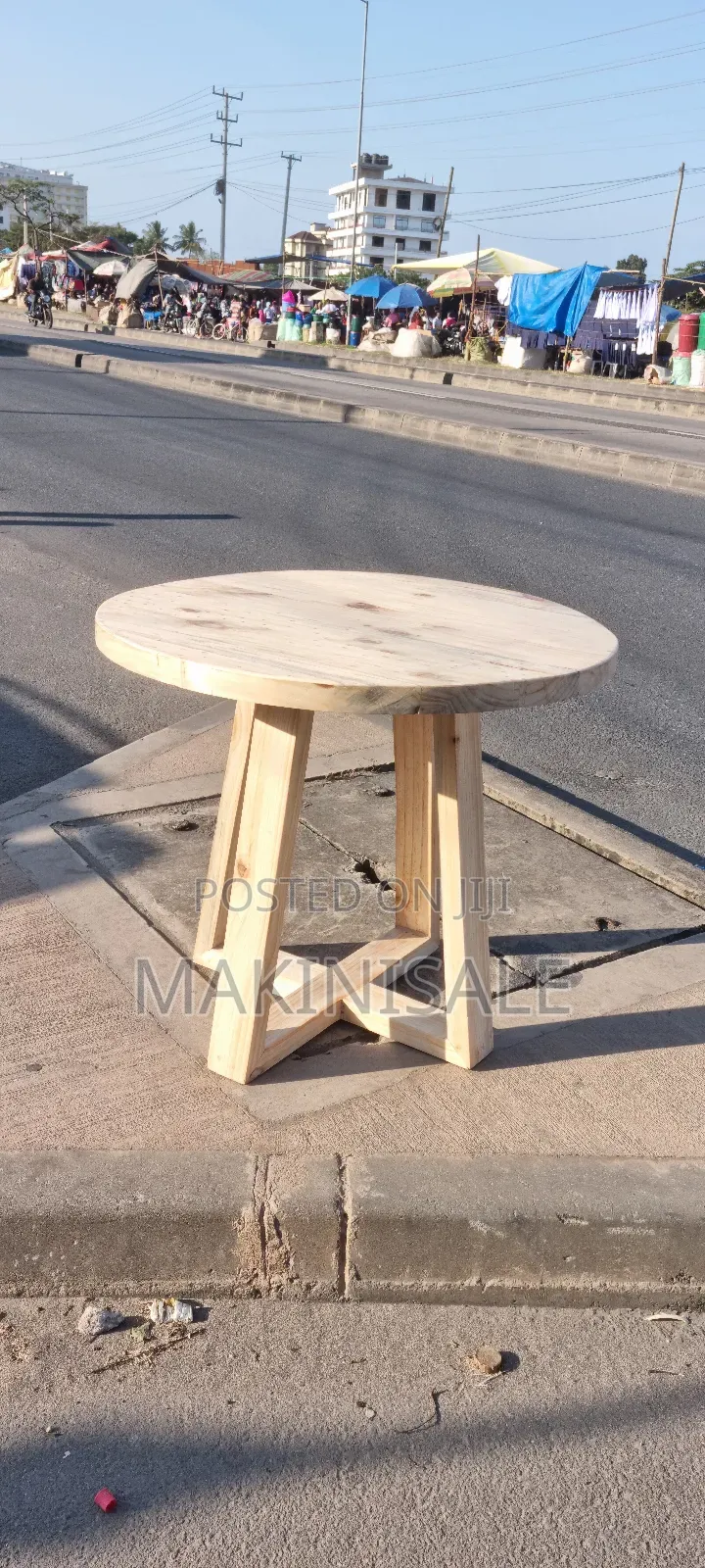 Round Table Nzuri Pine Wood