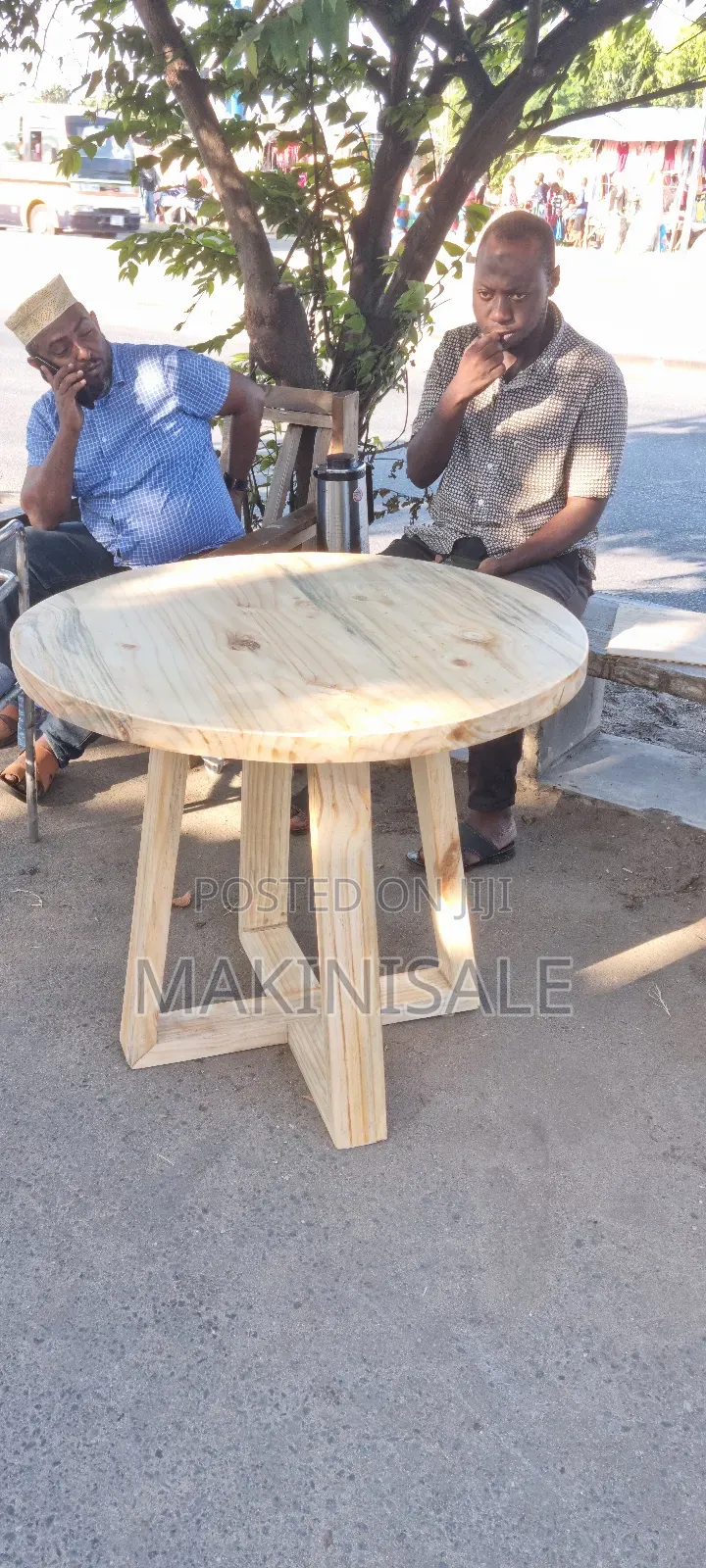 Round Table Nzuri Pine Wood