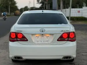 Toyota Crown 2009 White
