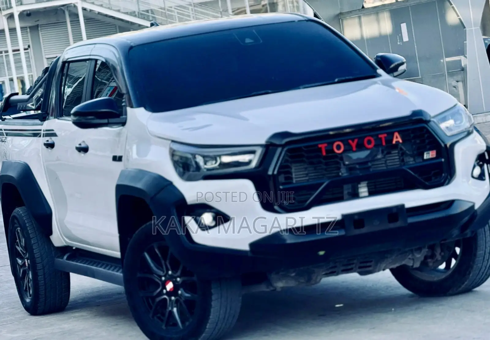 Toyota Hilux 2022 White