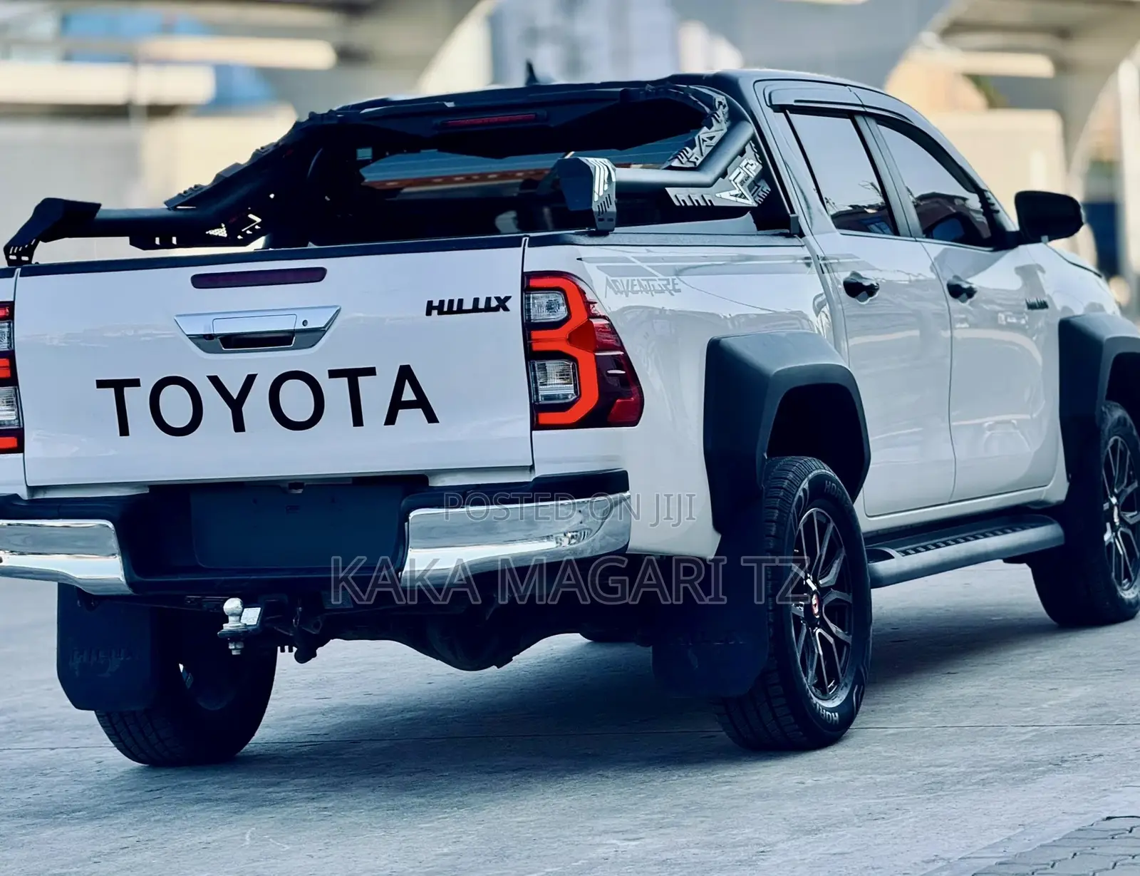 Toyota Hilux 2022 White