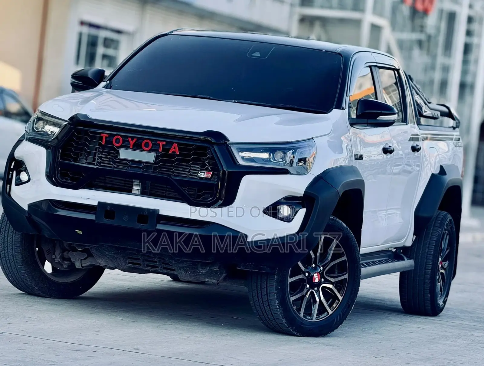 Toyota Hilux 2022 White