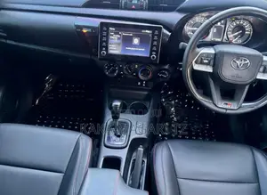 Toyota Hilux 2022 White