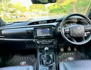 Toyota Hilux 2023 Green