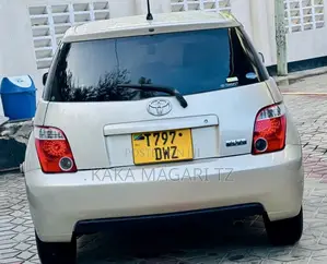 Toyota IST 2003 Silver