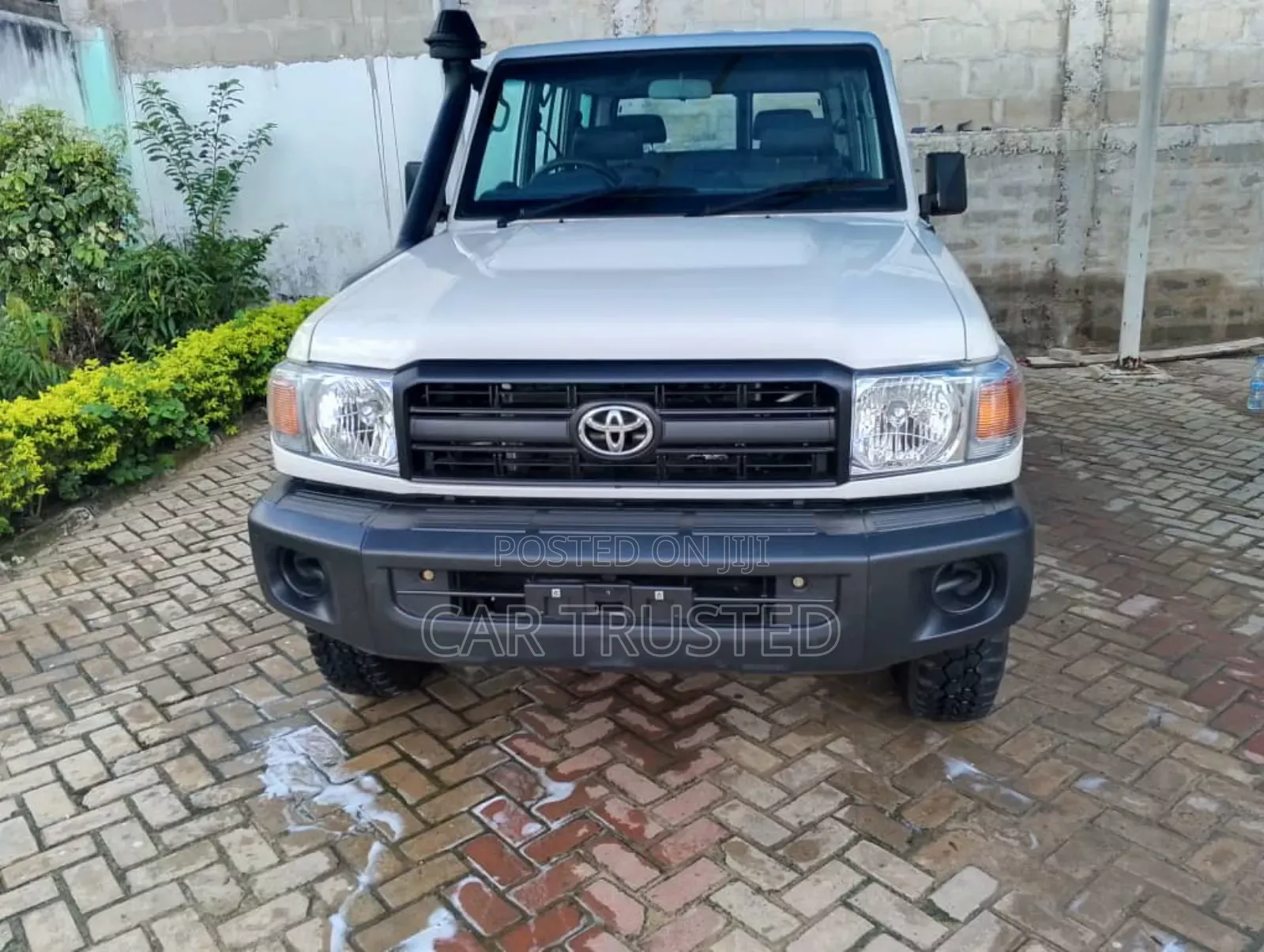 Toyota Land Cruiser 4.0 V6 DLX 2014 White