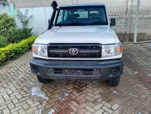 Toyota Land Cruiser 4.0 V6 DLX 2014 White