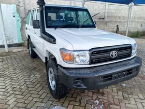 Toyota Land Cruiser 4.0 V6 DLX 2014 White