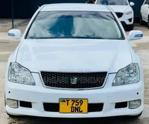 Photo - Toyota Crown 2006 White