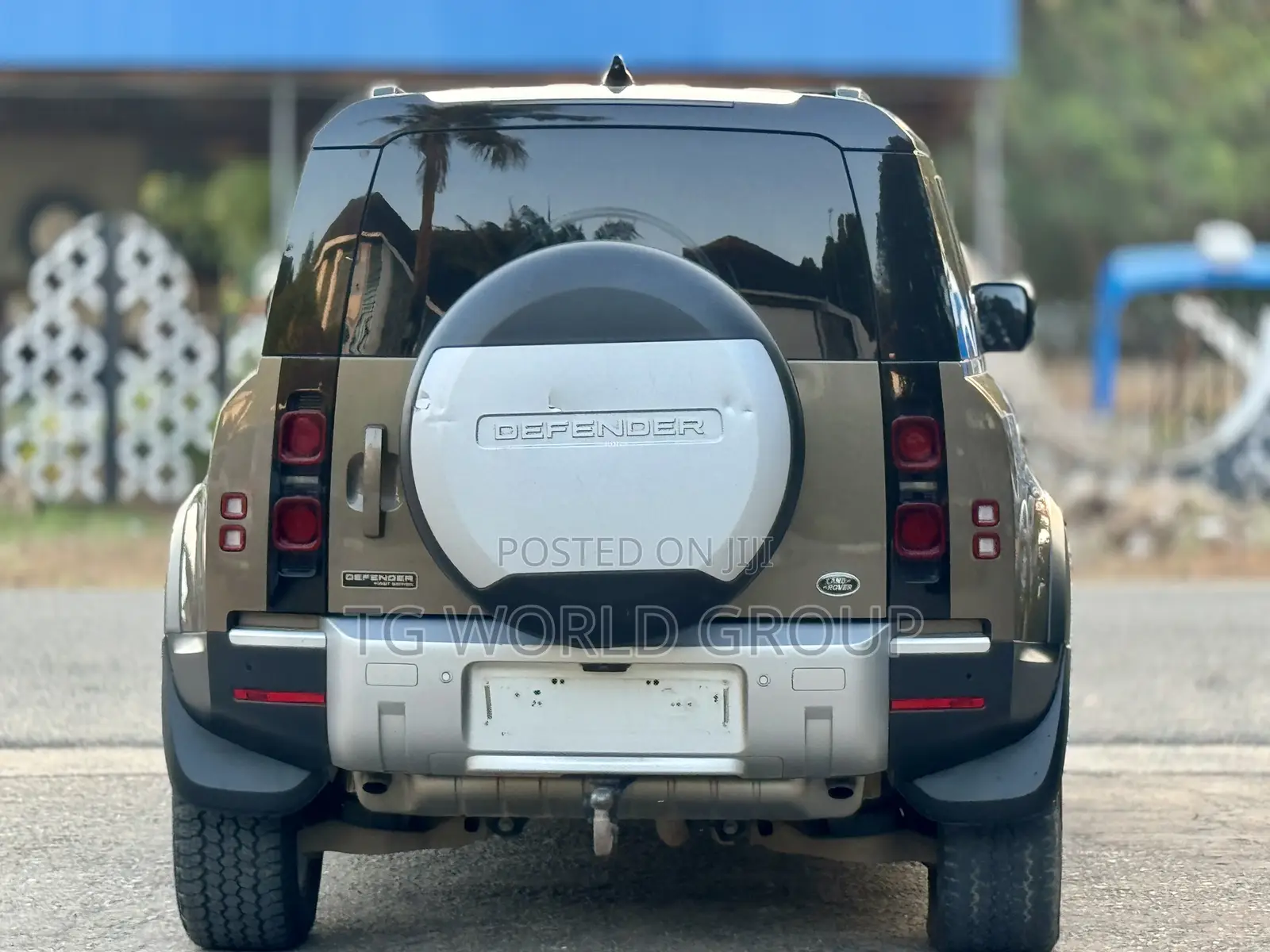 Land Rover Defender SE 2022 Brown