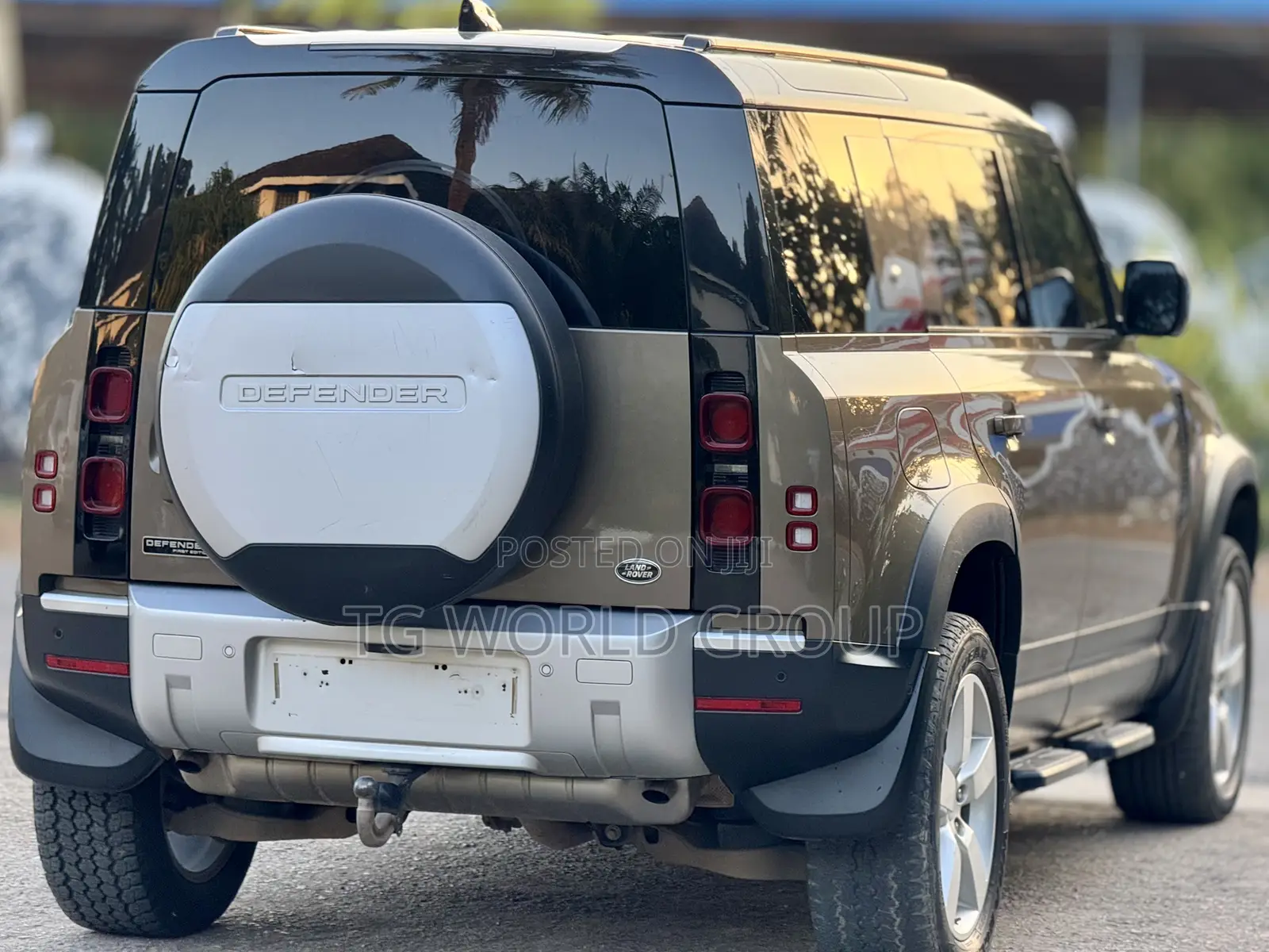 Land Rover Defender SE 2022 Brown