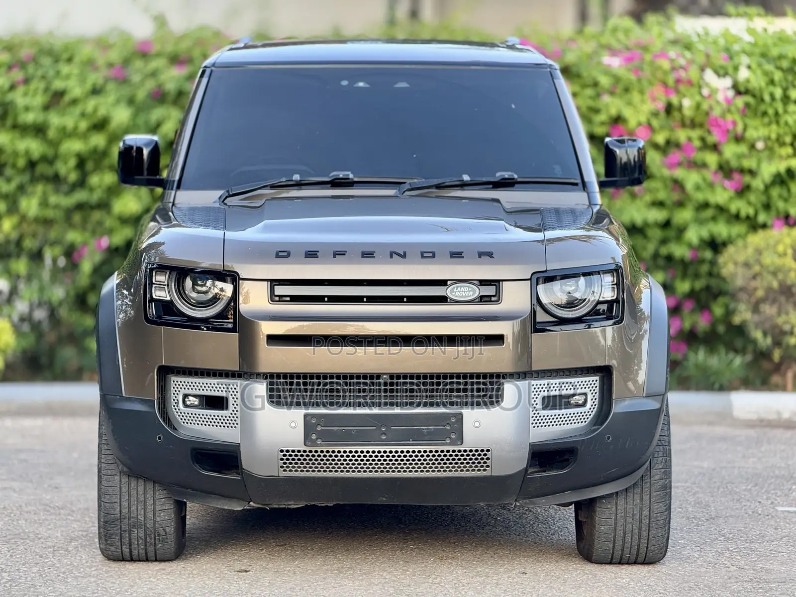 Land Rover Defender SE 2022 Brown